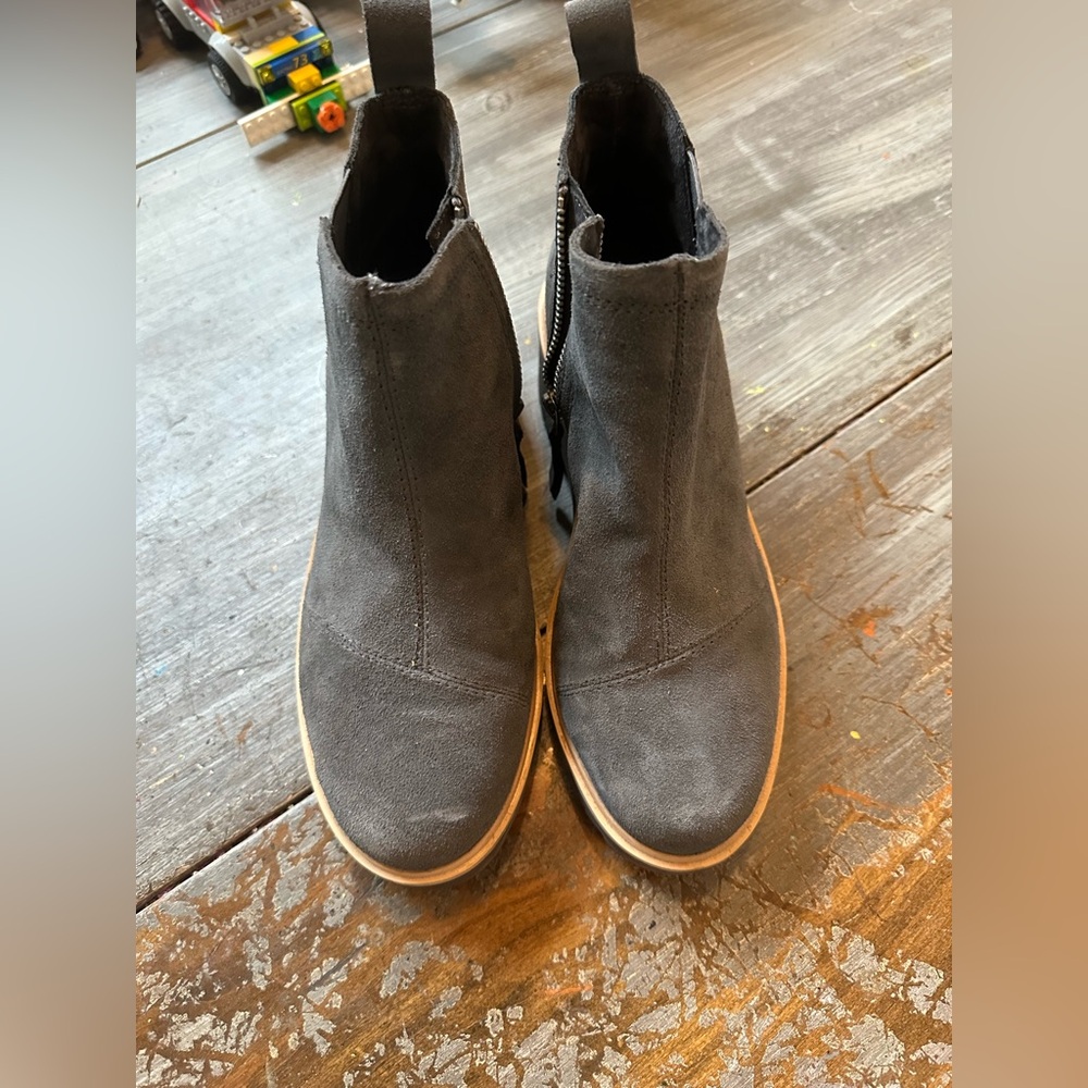 Tom’s Gray Ankle Boots Size 7